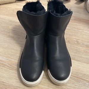 J Slides NYC Black Weatherproof Fur-Lines Sneakers